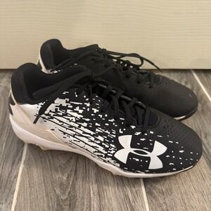 UNDER ARMOUR LEADOFF LOW BASEBALL CLEATS Youth‎ Size 5Y BLACK / WHITE